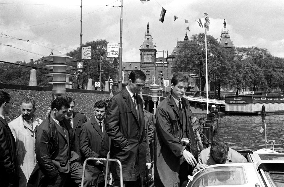 Russisch elftal op doorreis naar Chili (in een rondvaartboot), Bestanddeelnr 913-9296