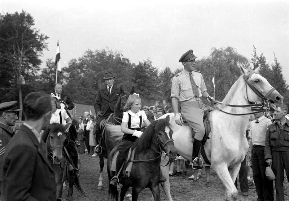 Ruiterfeest Prinsesjes te paard, Bestanddeelnr 902-3668