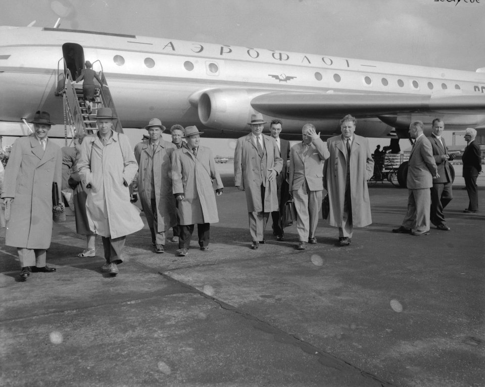 Russische delegatie voor Ruimtevaartcongres op Schiphol, Bestanddeelnr 909-7952