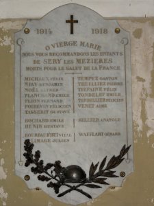 Séry-lès-Mézières (Aisne) église Saint-Martin plaque M-Z monument aux morts