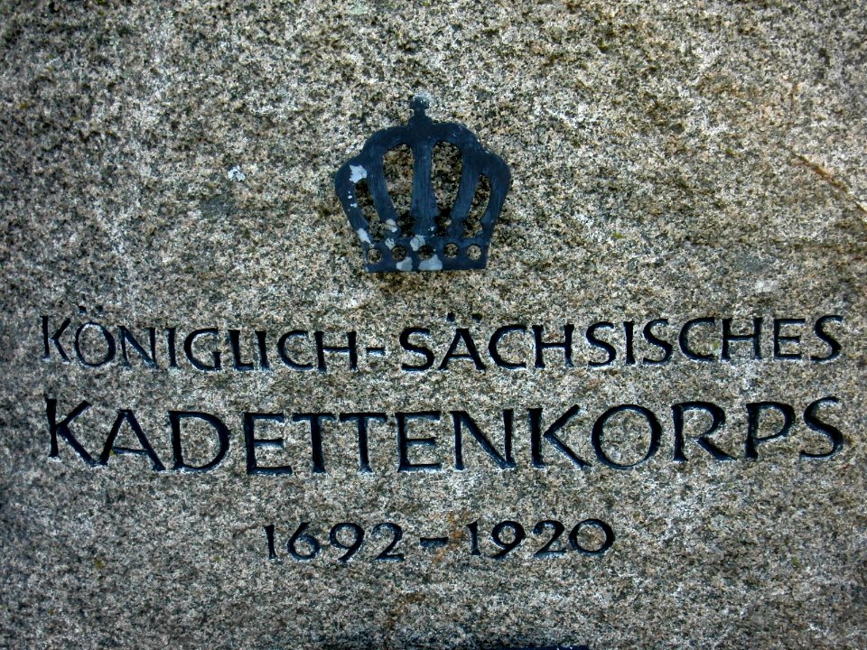 Sächs 02 Dresden Albertstadtkaserne, Detail des Königl.Sächs. Kadettengedenkstein