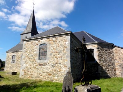 Sévigny-la-Forêt (Ardennes) église vue du cimetière