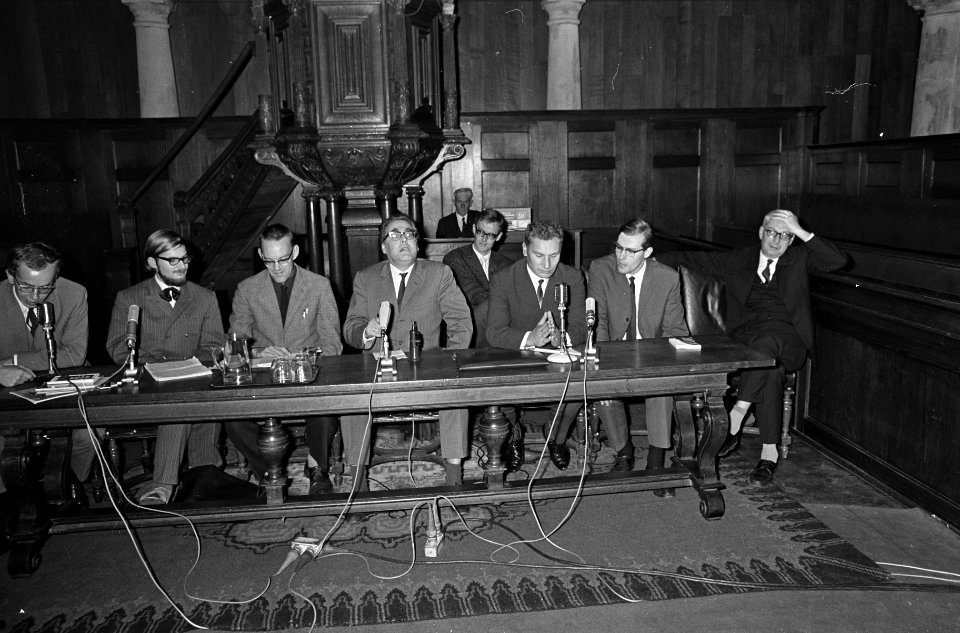 Rusland-forum in Aula Universiteit Amsterdam. Drs. F. Elders , dr. G. Harmsen , , Bestanddeelnr 920-8319