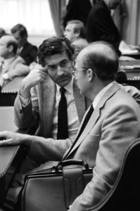 Ruud Lubbers (CDA) met (rechts) minister De Ruiter (CDA), Bestanddeelnr 931-6408