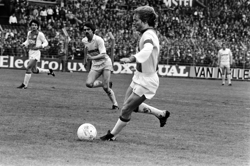 Sören Lerby van Ajax aan de bal, Bestanddeelnr 932-5763