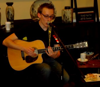 Rutgers singer songwriter Brian Hanson performing in Edison NJ photo