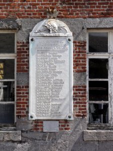 Sémeries (Nord, Fr) monument aux morts à Zorées
