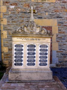 Sévigny-la-Forêt (Ardennes) monument aux morts