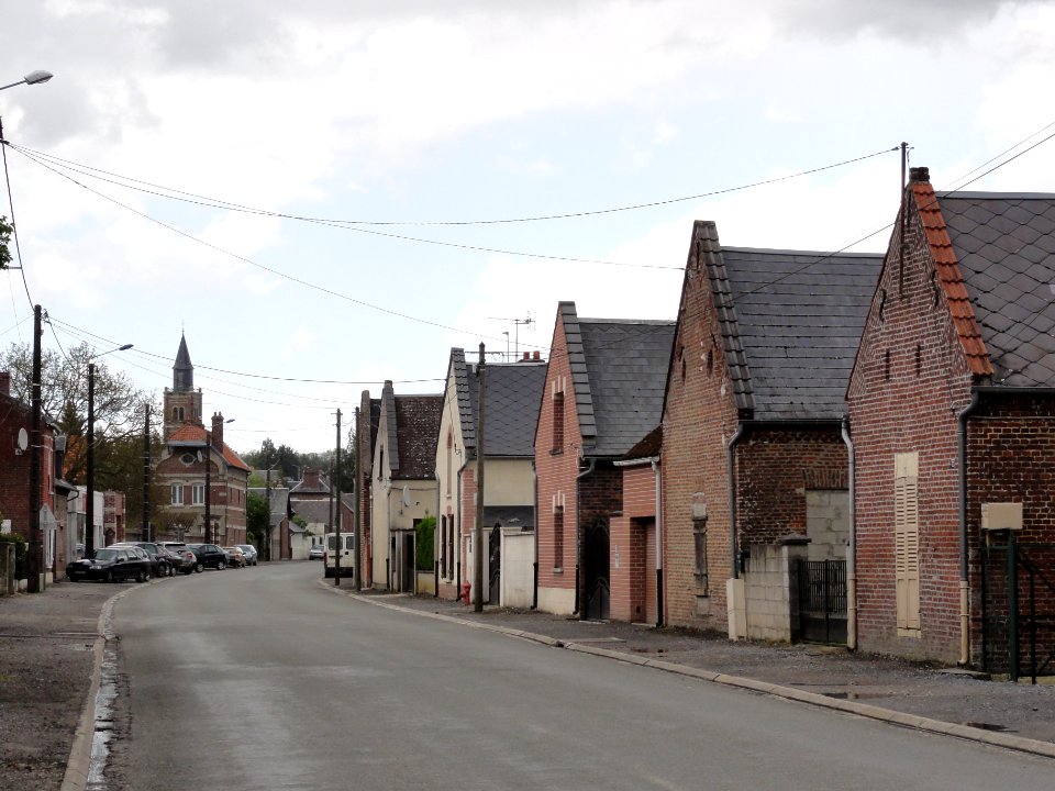 Séry-lès-Mézières (Aisne) rue de Senency