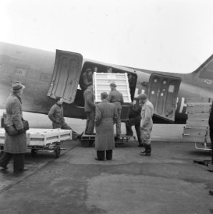 RVD-tentoonstelling wordt vervoerd (KLM), Bestanddeelnr 901-5618