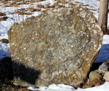 Sö 296, Skälby