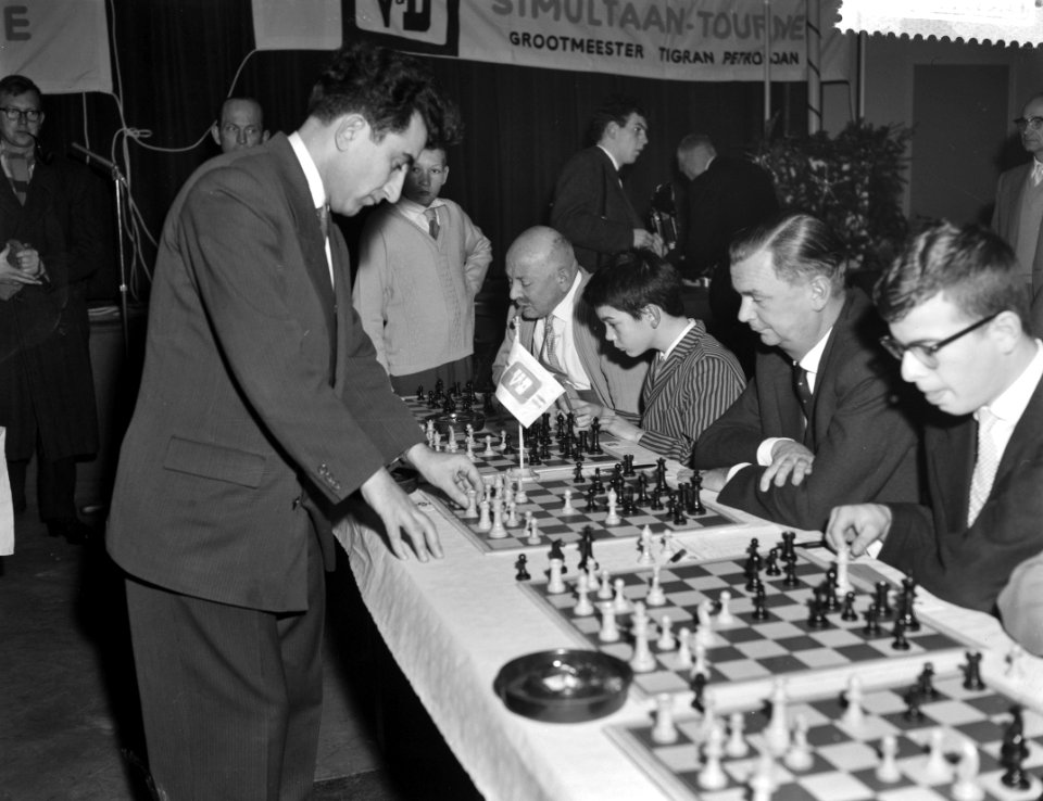 Russische schakers op simultaantoernooi te Hilversum, Bestanddeelnr 910-8986
