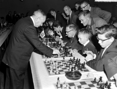 Russische schakers op simultaantoernooi te Hilversum, Bestanddeelnr 910-8987