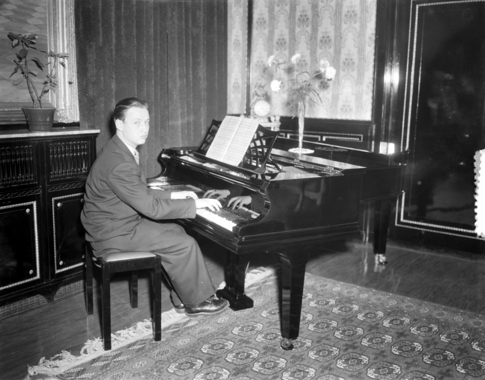 Russische musici in ons land J. Bezzodmi, Bestanddeelnr 906-2162
