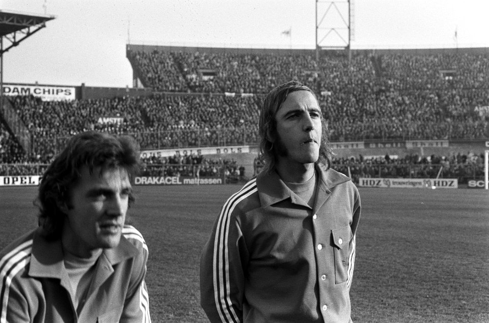 Ruud Krol (links) en Johan Neeskens, Bestanddeelnr 926-8371