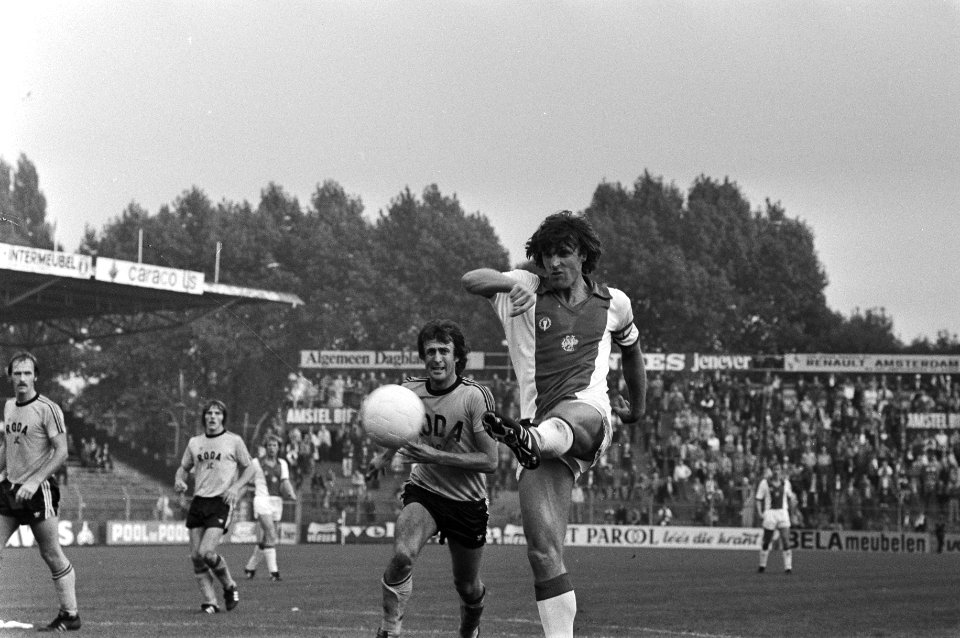 Ruud Krol (Ajax) in actie, Bestanddeelnr 930-4793