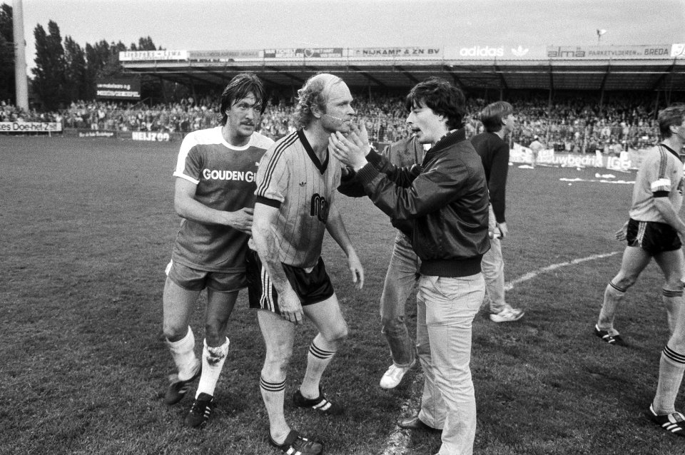 Ruud Geels wordt na afloop getroost door supporters en Feyenoordaanvoerder Ben W, Bestanddeelnr 932-5890