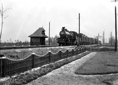 Russische trein komt bij Stoubcy aan op Pools grondgebied, Bestanddeelnr 190-1159 photo
