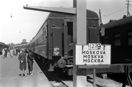 Russische trein op station Helsinki, Bestanddeelnr 920-4624 photo