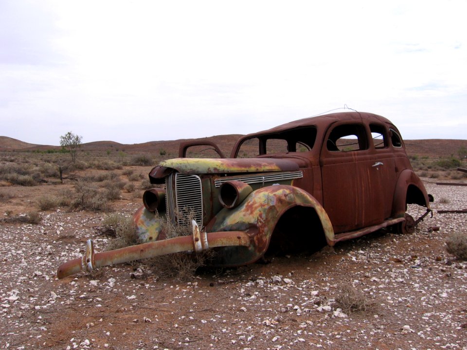 Rusted car, Strezlecki Track