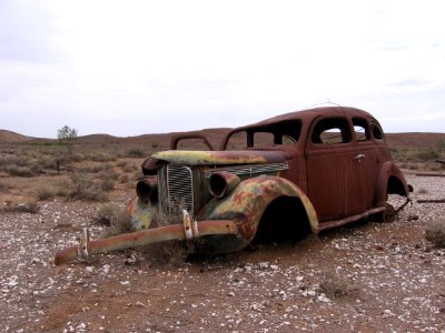 Rusted car, Strezlecki Track