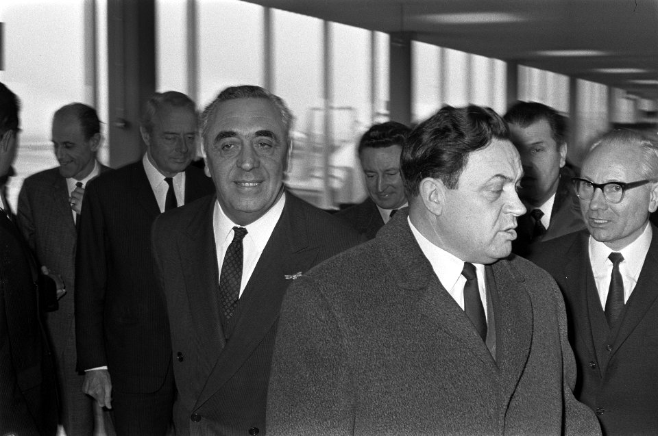 Russische onderminister van burger. luchtvaart, generaal majoor Bugaev , arrivee, Bestanddeelnr 923-2229