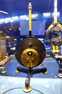 Ryan Electrometer, designed by Prof. Harris Ryan, early 20th century - Museum of Science and Industry (Chicago) - DSC06520