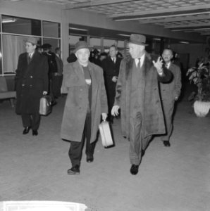Russische staatsdelegatie in ons land, links de heer Morochov, rechts Russische, Bestanddeelnr 917-2117