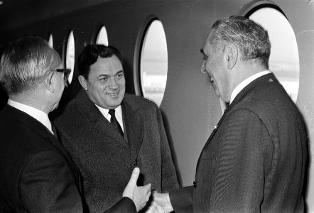 Russische onderminister van burger. luchtvaart, generaal majoor Bugaev , arrivee, Bestanddeelnr 923-2230