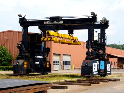 Rubber tyred gantry crane (RTG) pic-2