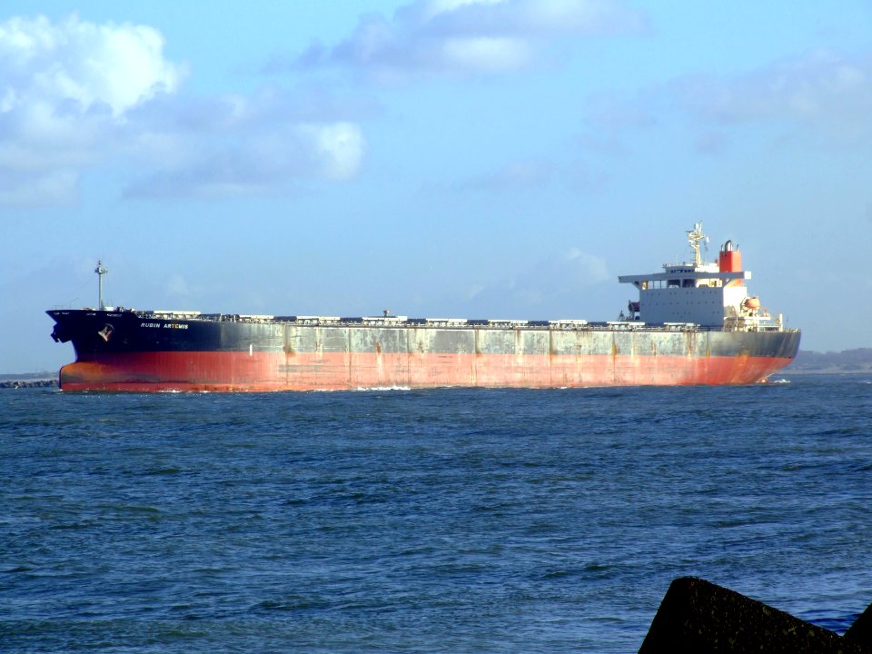 RUBIN ARTEMIS - IMO 9130614 - Callsign 3FAH7 leaving Port of Rotterdam, Holland 29-Nov-2006 photo-4