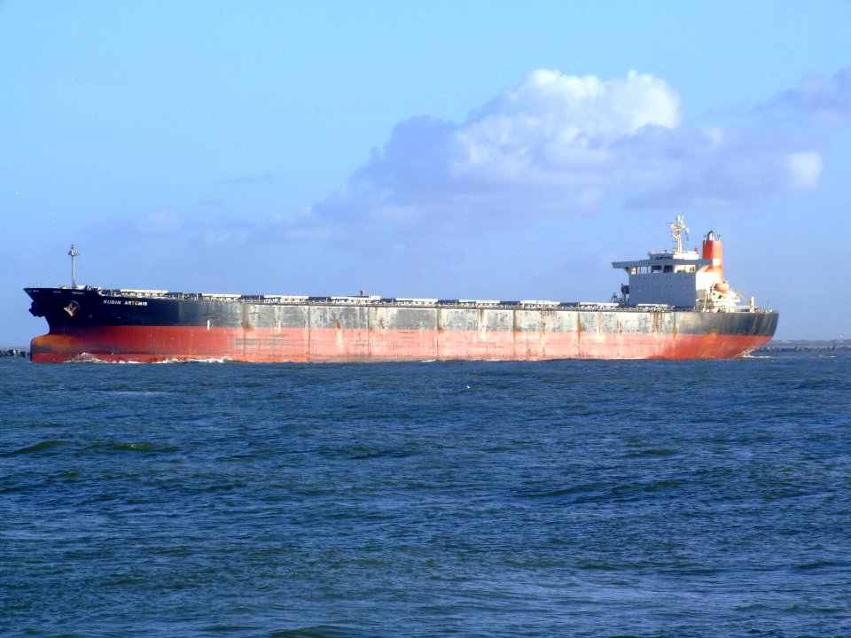RUBIN ARTEMIS - IMO 9130614 - Callsign 3FAH7 leaving Port of Rotterdam, Holland 29-Nov-2006 photo-3