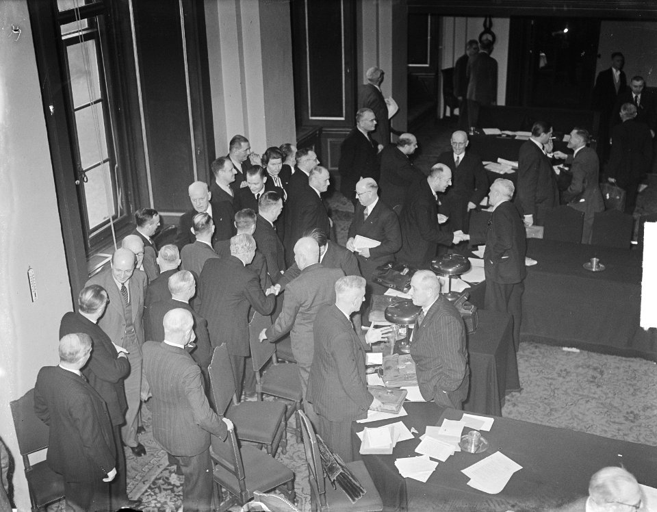 RTC in Eerste Kamer felicitatie van Ministers, Bestanddeelnr 903-7582