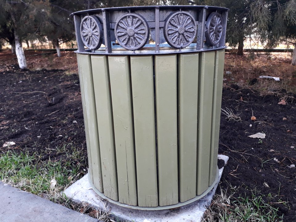 Rubbish bin Tsitsernakaberd