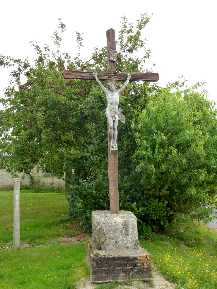 Rubigny (Ardennes) Croix de chemin