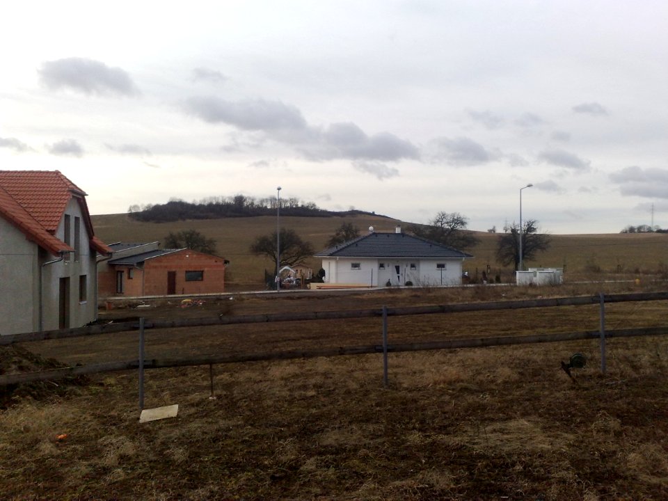 Rozestavěnost v Bystřanech - dokončování výstavby 25. června (EXIF je chybný) 2012 C