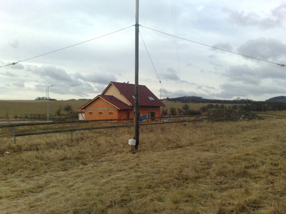 Rozestavěnost v Bystřanech - dokončování výstavby 25. června (EXIF je chybný) 2012 F