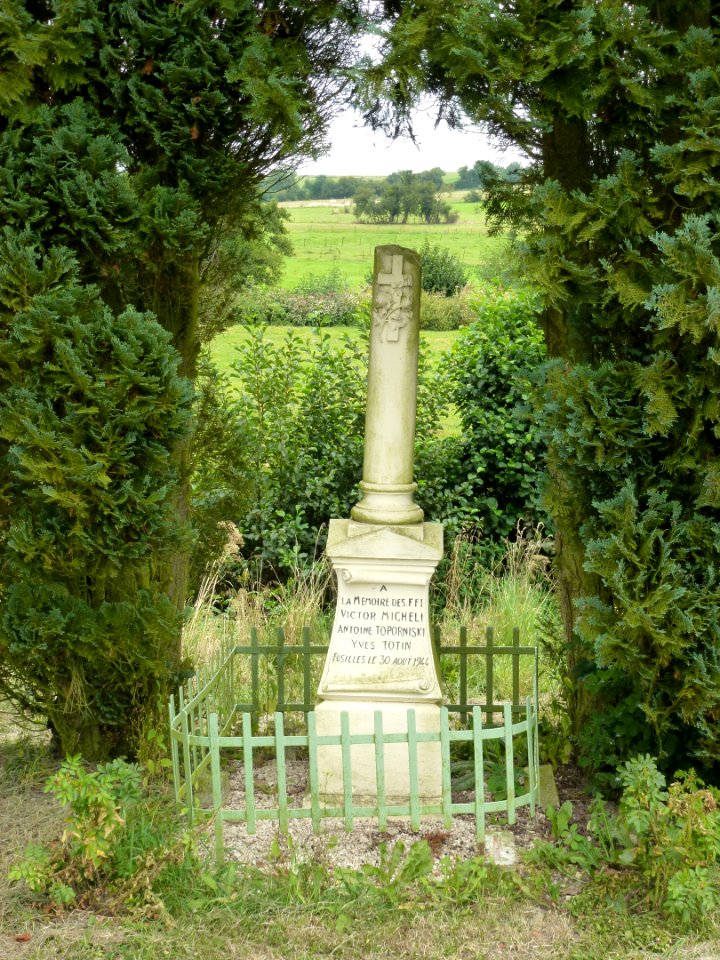 Rubigny (Ardennes) stèle mémorial d'un fusillé