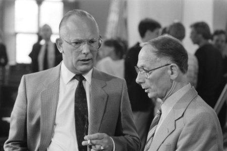 RSV-enquetecommissie de heer G. Alblas (l) in gesprek met de heer R. de Zwaan (, Bestanddeelnr 933-0137