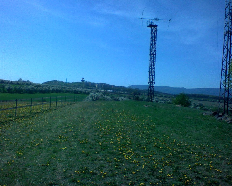 Rozestavěnost v Bystřanech - prázdná parcela 15. duben 2007 C