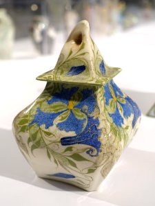 Rozenburg porcelain, Rozenburg Royal Delftware Factory, Den Haag, c. 1900, eggshell porcelain - Bröhan Museum, Berlin - DSC03956