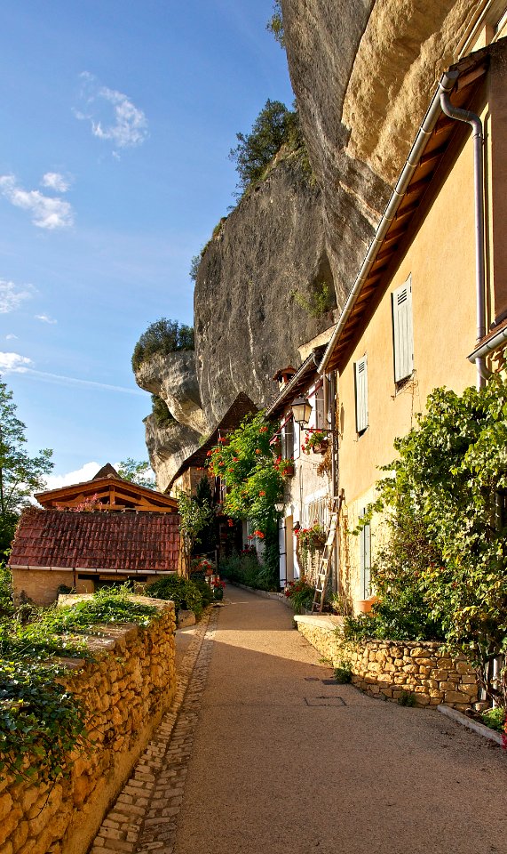 Rue Eyzies falaises