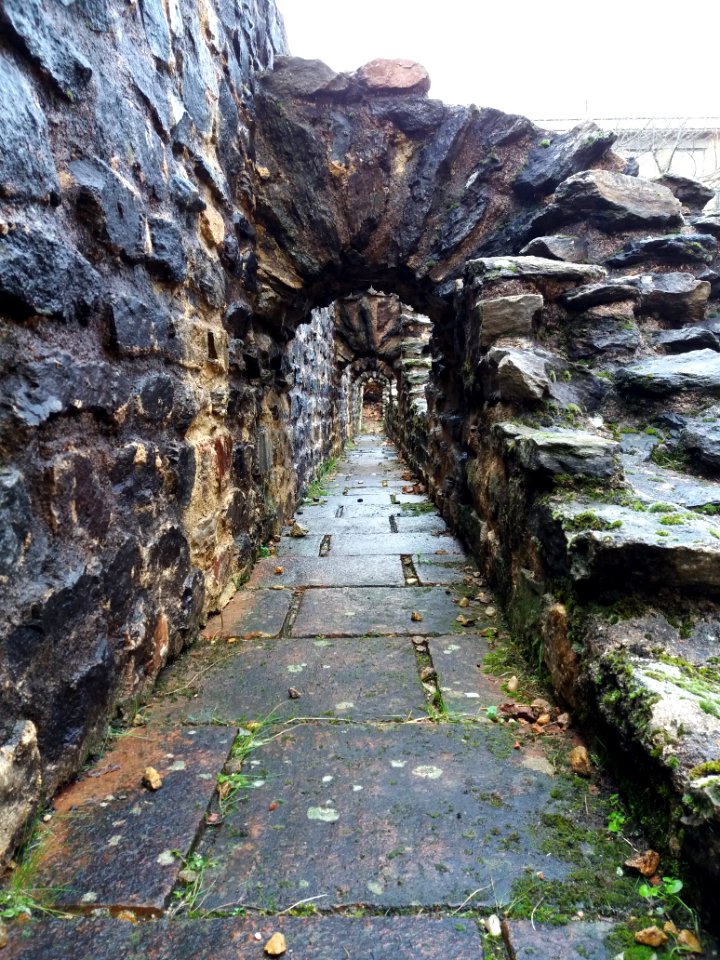 Rue des Farges - Thermes antiques de Lyon - Canalisation