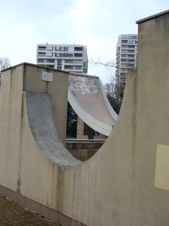 Rue Molière, 92400 Courbevoie, France 04