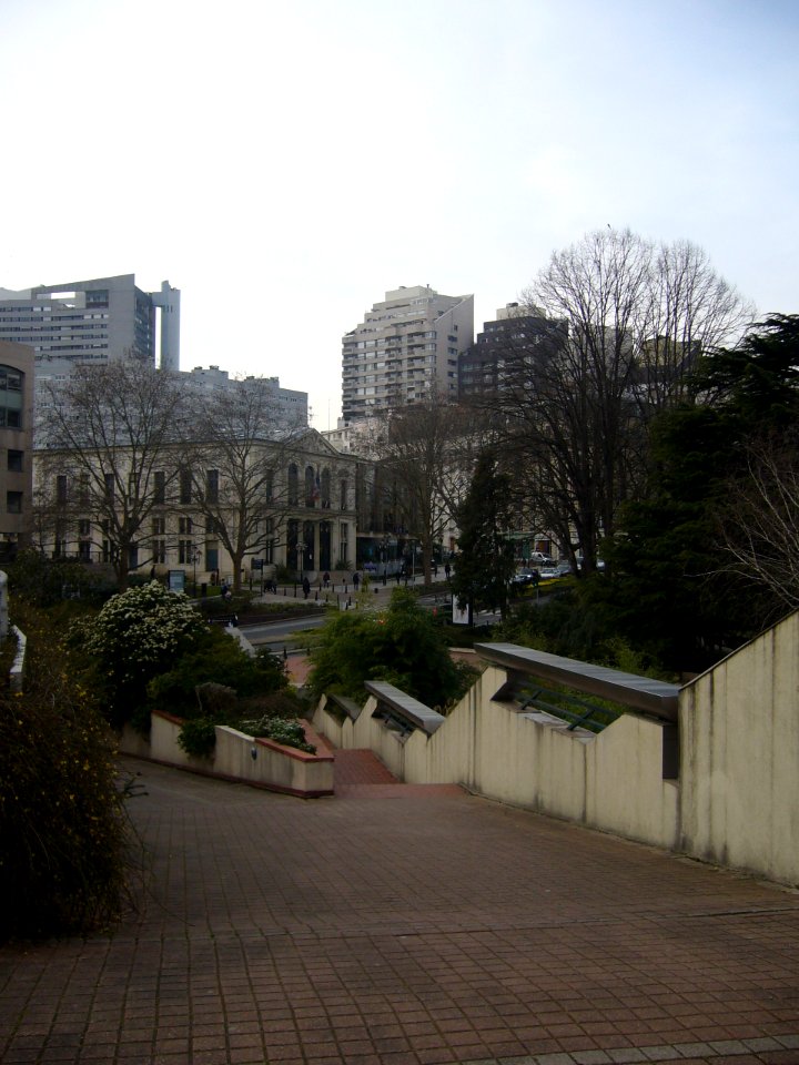 Rue Molière, 92400 Courbevoie, France 03