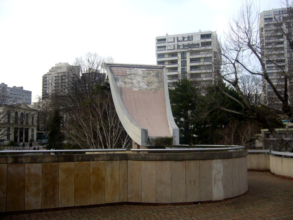 Rue Molière, 92400 Courbevoie, France 02