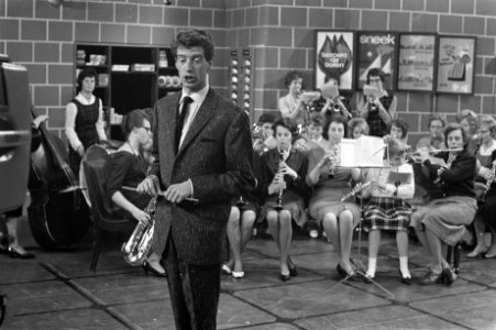 Rudy Carrellshow , Rudy Carrell met dames orkest, Bestanddeelnr 914-5162
