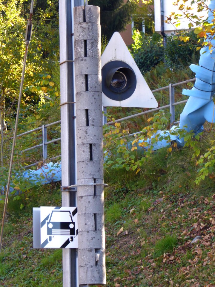 Ruckhalde - Signale für Ankündigung Niveakreuzung und Beginn Strassenbahnabschnitt