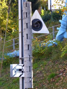 Ruckhalde - Signale für Ankündigung Niveakreuzung und Beginn Strassenbahnabschnitt