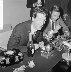 Rudi Carrell heeft de zilveren roos gewonnen. Rudi Carrell tijdens de persconfer, Bestanddeelnr 916-3517